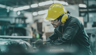 Pojęcie outsourcingu oznacza wydzielenie ze struktury firmy określonych funkcji i przekazanie ich do realizacji podmiotowi zewnętrznemu.